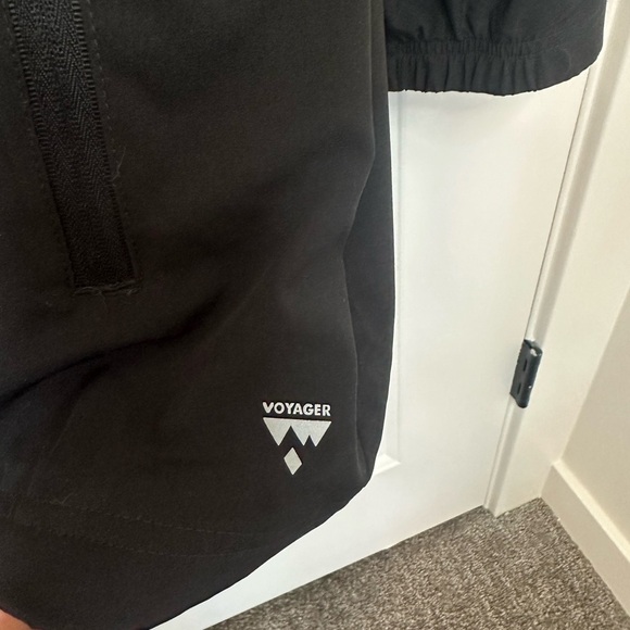 Men’s XL Black Hooded Voyager Lightweight Rain Jacket with Cuffs and pockets - Picture 2 of 9